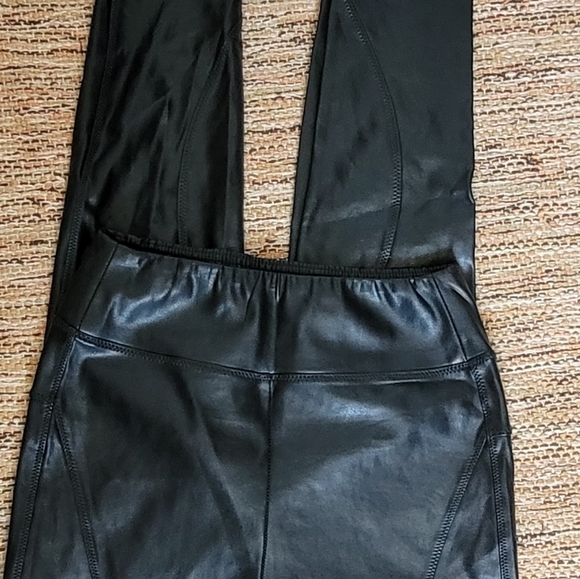 Wilfred FREE Faux Leather Leggings | size XS - Picture 5 of 6